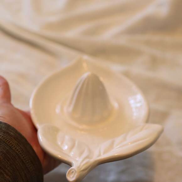 Cream Colored Lemon shaped Citrus Manual Juicer Made in Portugal - Picture 10 of 10